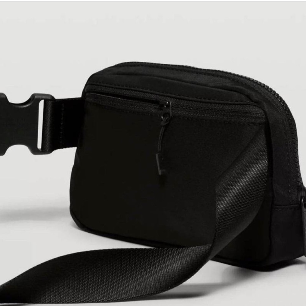 🖤NEW LULULEMON EVERYWHERE BAG 1L - Picture 3 of 6